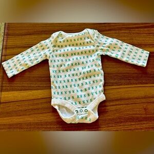 3 FOR $10 NWOT Newborn Member’s Mark Green Print Long Sleeve Onesie